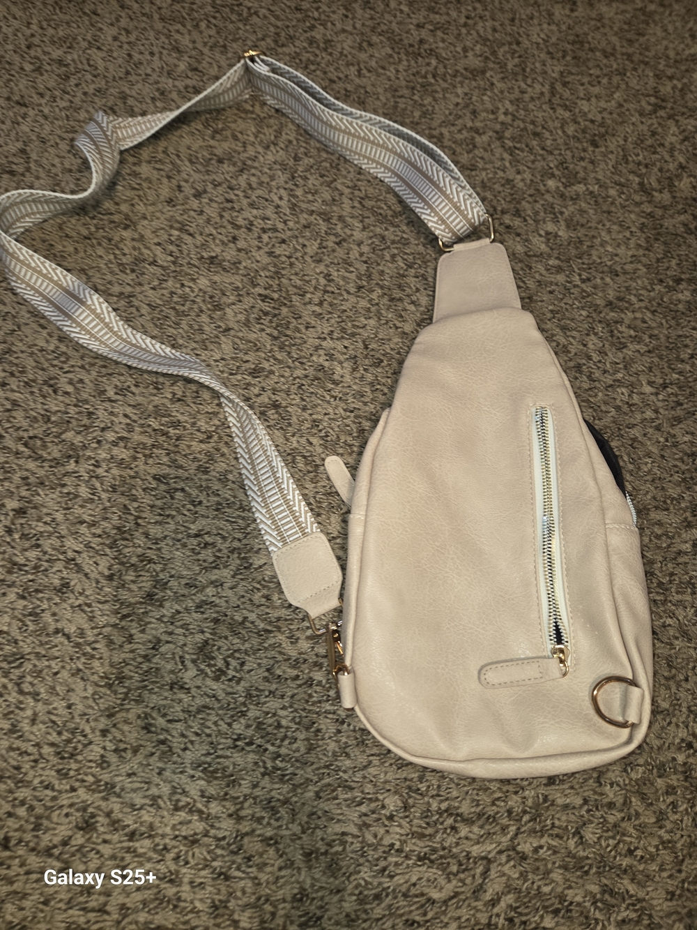 Beige Leather Crossbody Belt Bag with Adjustable Strap - Picture 3 of 3